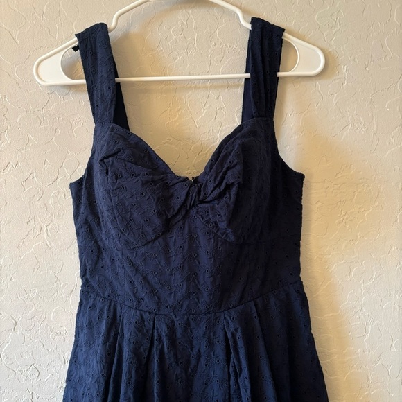 Lilly Pulitzer True Navy Cyndi Fishy Eyelet Dress Fit and Flare Pockets Size 4 - Picture 6 of 11